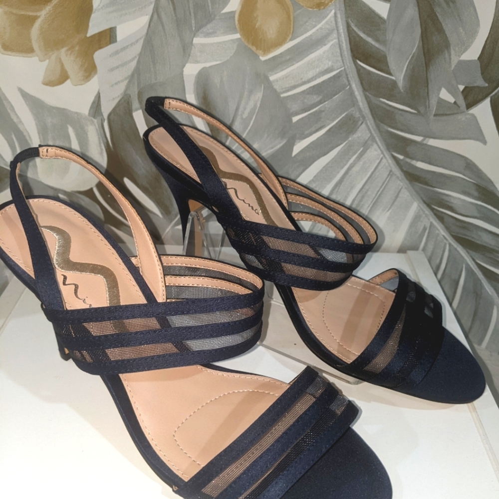 Navy heel